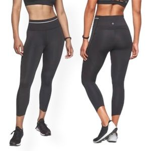 Athleta Sonic Capri Workout Pants Medium